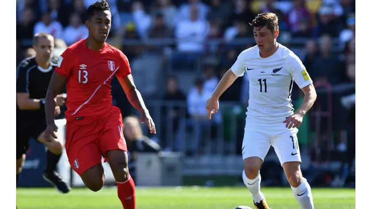 Marco Rojas jugando ante Perú