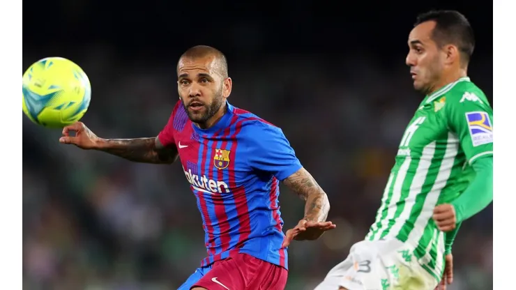 Dani Alves busca nuevo club