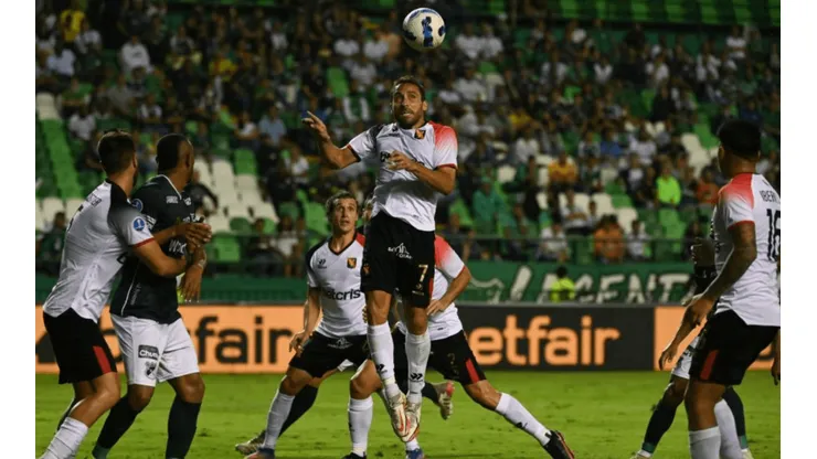 ¿Cómo le fue a FBC Melgar ante equipos colombianos de local?