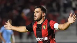 Bernardo Cuesta se refirió al desplante que le hizo la otra vez a algunos medios de prensa en su llegada a Lima. Foto: FBC Melgar