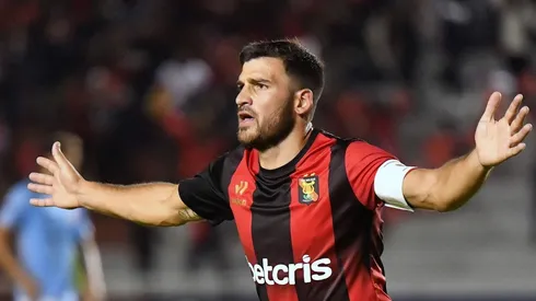 Bernardo Cuesta se refirió al desplante que le hizo la otra vez a algunos medios de prensa en su llegada a Lima. Foto: FBC Melgar