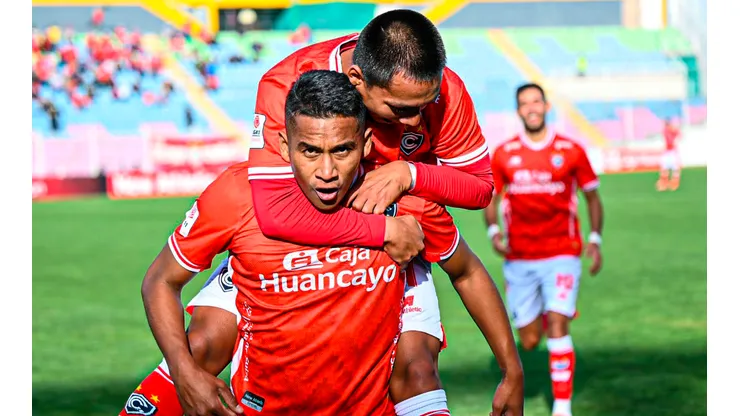Josué Estrada anotó un golazo tras una excelente jugada previa.