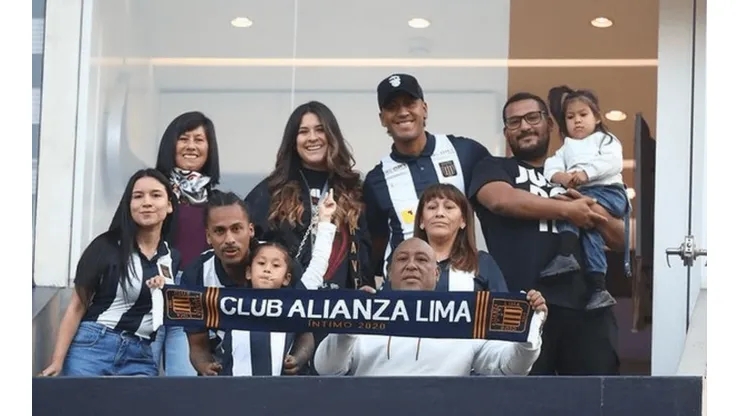 Renato Tapia con los colores de Alianza