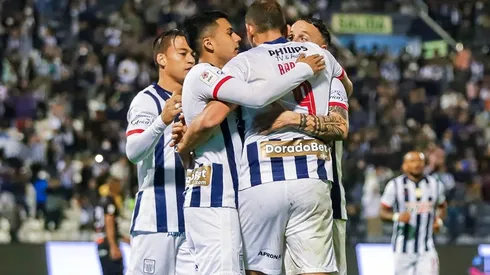 Con goles de Hernán Barcos y Pablo Lavandeira, Alianza Lima derrotó 2-0 a Ayacucho FC. (Foto: Twitter Alianza Lima)