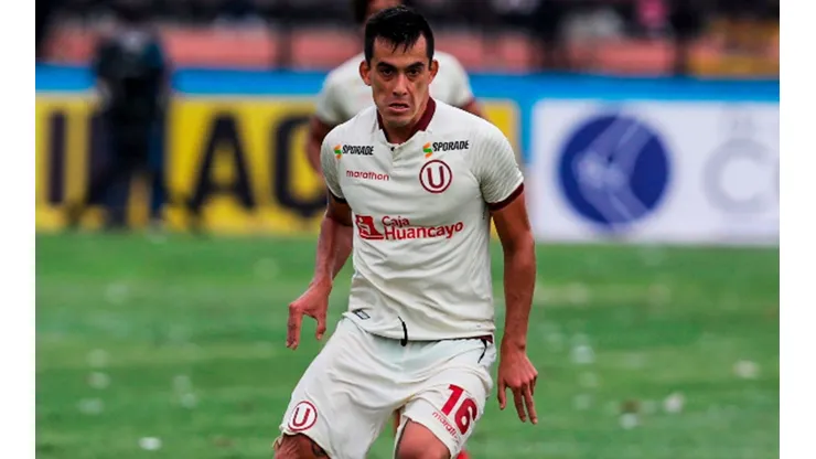 Hinchas de Universitario de Deportes arremeten contra Iván Santillán tras derrota con Sport Huancayo. (Foto: Twitter Universitario de Deportes)