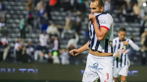 Desde los 12 pasos Hernán Barcos pone en ventaja a Alianza Lima frente a Ayacucho FC. (Foto: Twitter Alianza Lima)