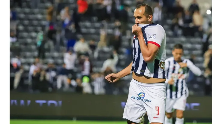 Desde los 12 pasos Hernán Barcos pone en ventaja a Alianza Lima frente a Ayacucho FC. (Foto: Twitter Alianza Lima)