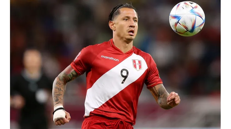 Lapadula es seguido por Parma