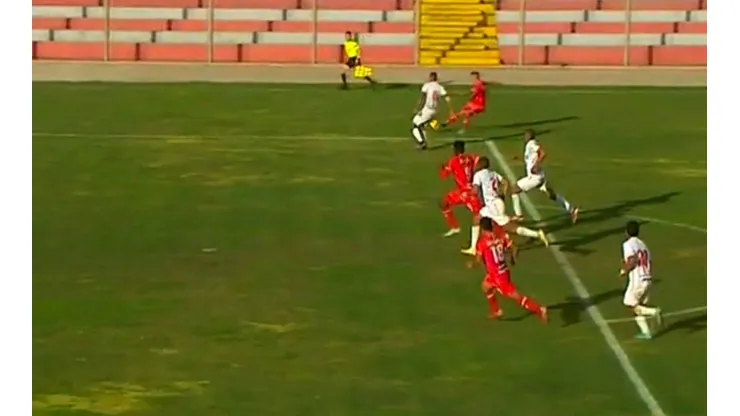 ¡El error de la fecha! Juez de línea anuló un gol lícito a Sport Huancayo. (Foto: Captura de pantalla)