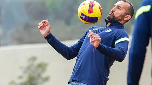 Hernán Barcos: “De esta salimos todos juntos”. (Foto: Twitter Alianza Lima)