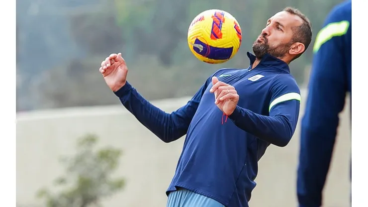 Hernán Barcos: “De esta salimos todos juntos”. (Foto: Twitter Alianza Lima)