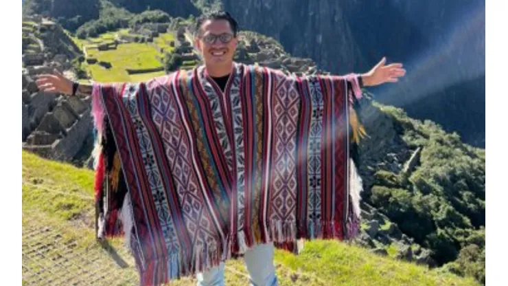 Gianluca Lapadula cantando 'Contigo Perú' luego de conocer Machu Picchu