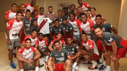 Pizarro junto al plantel en Barcelona