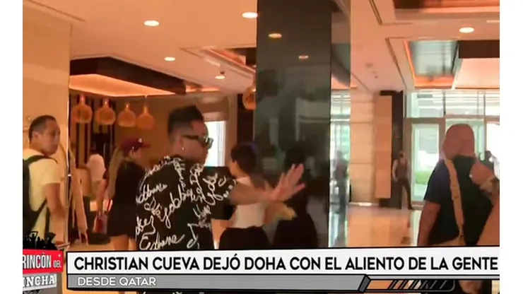 Christian Cueva partió en silencio rumbo a Arabia Saudita ante el apoyo de hinchas de la Selección Peruana. Foto: América