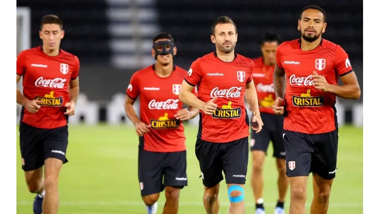Los 5 jugadores que quedaron fuera de la lista en el Perú vs Australia. (Foto: Twitter Selección Peruana)