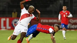 Arturo Vidal jugando contra Perú
