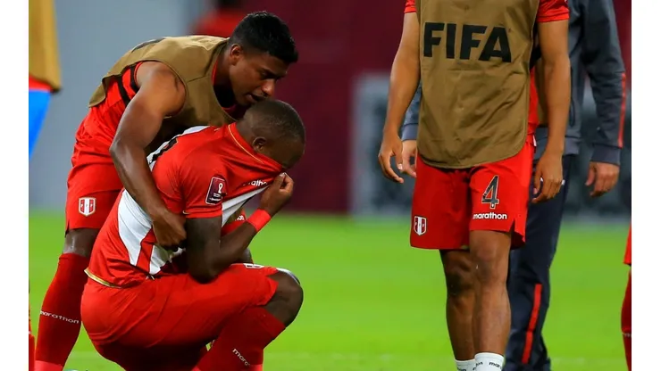 Primera consecuencia: Luis Advíncula renunció a la selección, pero luego borró el mensaje. (Foto: Getty Images)