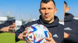 Gary Medel con la pelota del Mundial