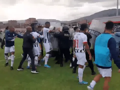 Jugadores de Alianza Lima en batalla campal después del partido ante Sport Huancayo
