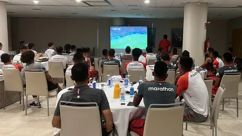 La Selección Peruana observó atentamente el duelo entre Australia y Emiratos Árabes. Foto: ESPN Perú