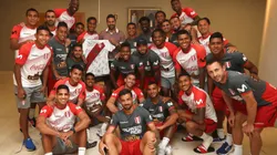 Claudio Pizarro visitó al plantel peruano en Lima