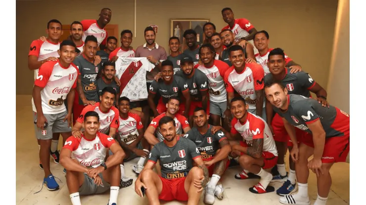Claudio Pizarro visitó al plantel peruano en Lima