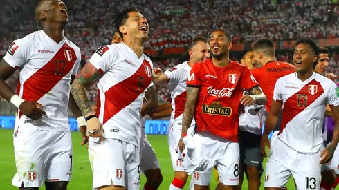 Selección Peruana festejando su pase al repechaje a Qatar 2022. (Foto: Getty Images)