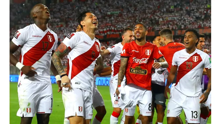 Selección Peruana festejando su pase al repechaje a Qatar 2022. (Foto: Getty Images)