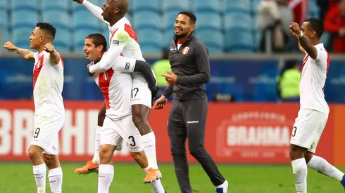 Aldo Corzo cree que Advíncula llegará al repechaje