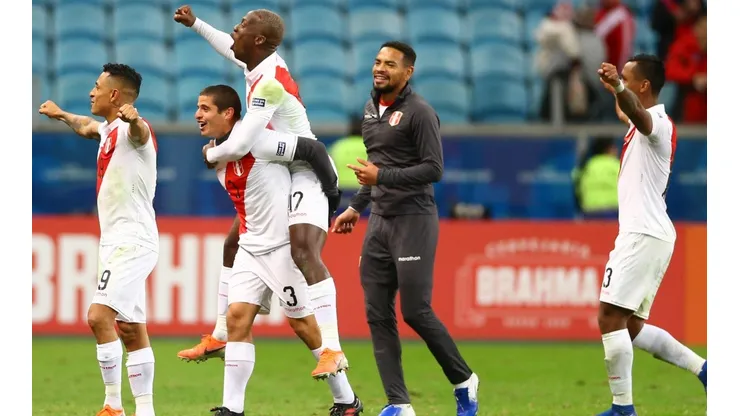 Aldo Corzo cree que Advíncula llegará al repechaje