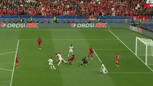 El momento del gol de Benzema