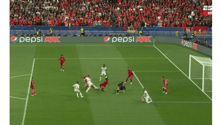 El momento del gol de Benzema
