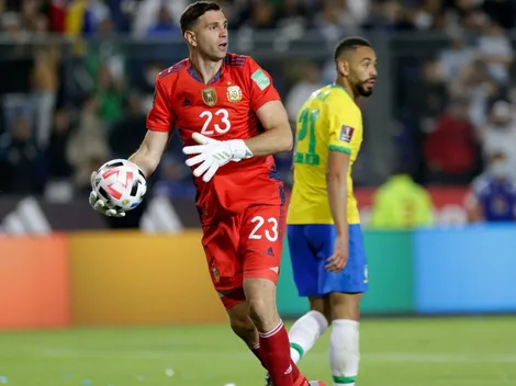 Dibu Martínez defiende a todo el continente y encara a Mbappé