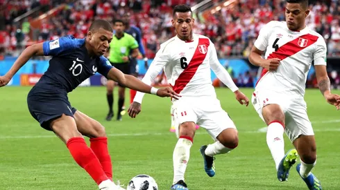 Mbappé jugando contra Perú en Rusia 2018
