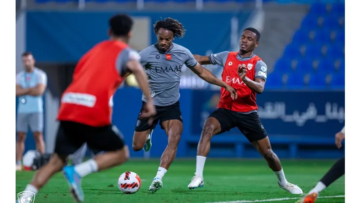 André Carrillo volvió a los entrenamientos y le da esperanza al comando técnico de Ricardo Gareca. Foto: Al-Hilal