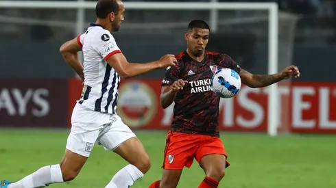 Alianza juega por el honor ante River