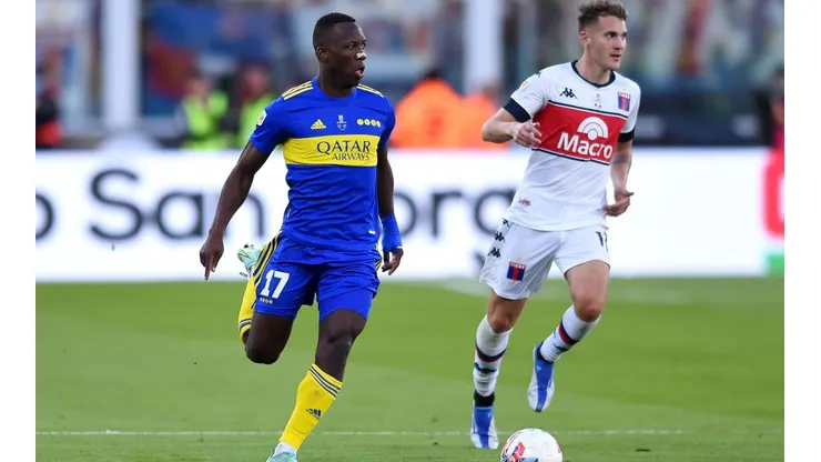 Advíncula jugó un gran partido ante Tigre
