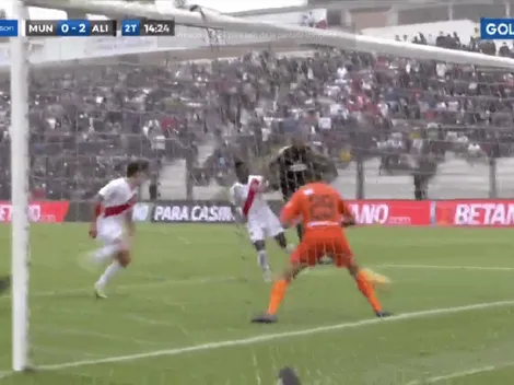 Para la tranquilidad: Hernán Barcos marca el 2-0 ante Deportivo Municipal