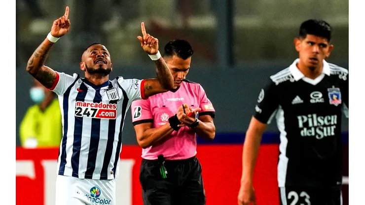 Wilmer Aguirre celebrando gol ante Colo Colo por Copa Libertadores. (Foto: Getty Images)