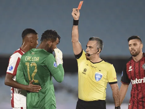 Carlos Cáceda sobre su expulsión ante River Plate: "Tuve que tomar decisiones muy rápidas"