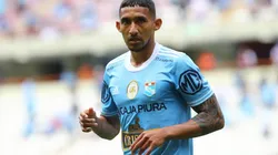 Christofer Gonzales habló sobre el duelo ante Talleres en su llega al aeropuerto Jorge Chávez. Foto: Liga de Fútbol Profesional