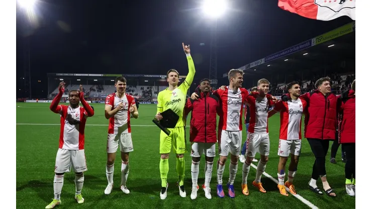 FC Emmen venció 2-0 al Roda Kerkrade y quedó a un paso del título de la Eerste Divisie. Foto: Getty
