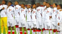 Selección Peruana previo al cotejo ante Paraguay en el estadio Nacional. (Foto: Getty Images)