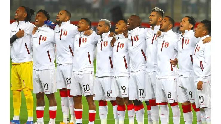 Selección Peruana previo al cotejo ante Paraguay en el estadio Nacional. (Foto: Getty Images)