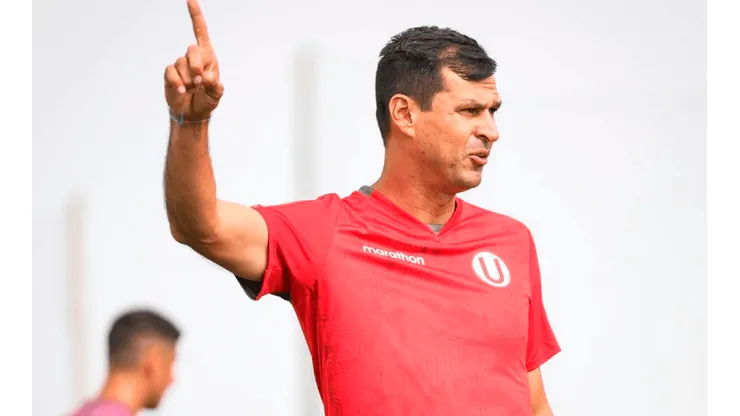 Jorge Araujo DT interino de Universitario habló por primera vez en conferencia de prensa. Foto: Universitario