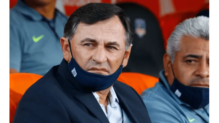 Carlos Bustos confía en sus jugadores: "Creo que tenemos chances en Copa Libertadores"
