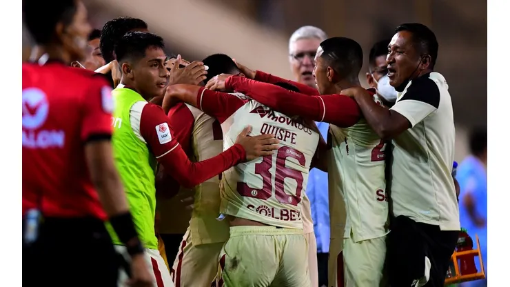 El plantel que presentará Universitario ante Alianza Lima. (Foto: Liga de Fútbol Profesional)