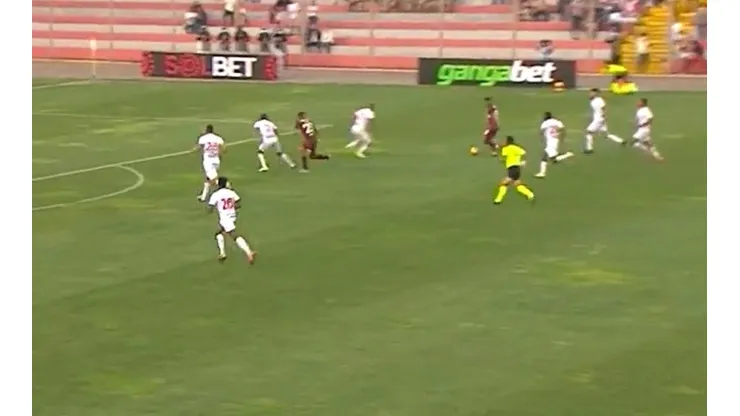 Golazo de Andy Polo para que Universitario gane a Ayacucho FC. (Foto: Captura de pantalla)