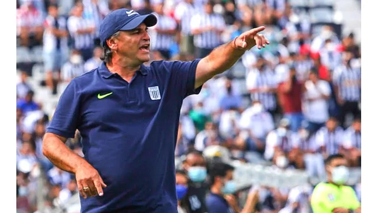 Carlos Bustos, entrenador de Alianza Lima. (Foto: Twitter Alianza Lima)
