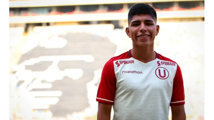 Piero Quispe renovó con Universitario hasta el 2025. (Foto: Twitter Universitario)